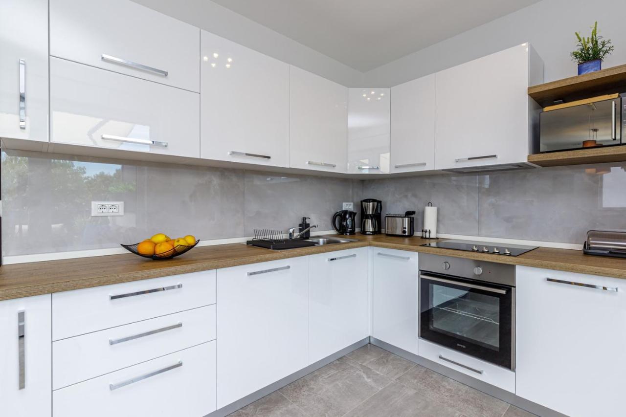 Sabena Apartment With Private Whirlpool Porec Esterno foto